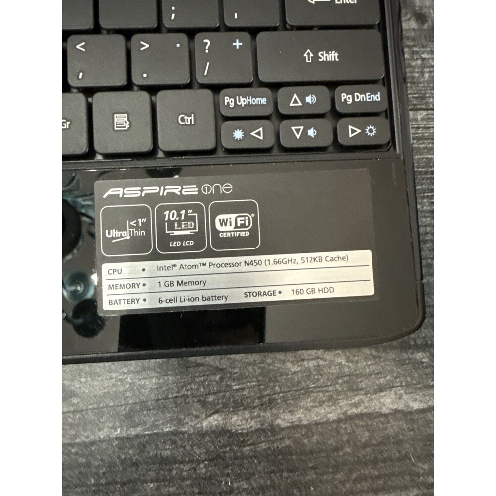 Acer Aspire One Mini Laptop With Case - Picture 3 of 9